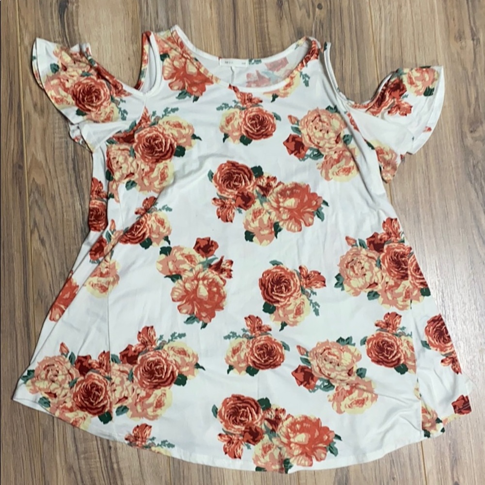 Reb & j cold shoulder top